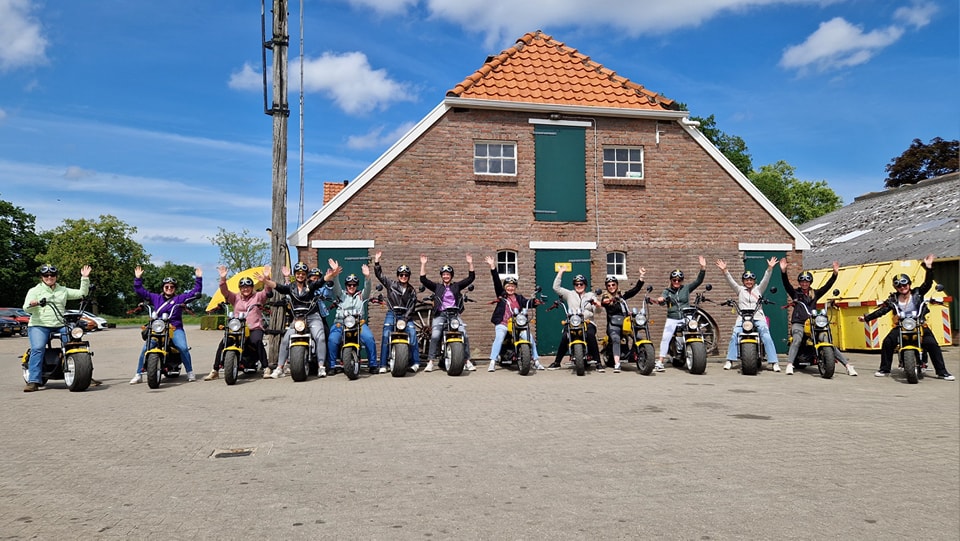 E-Yellow E-chopper verhuur bedrijfsuitje arrangement E-choppertour met  high tea